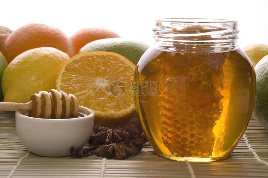 带蜂窝 香料和水果的新鲜蜂蜜肉桂柠檬玻璃花蜜糖浆药品橙子梳子青柠星星图片