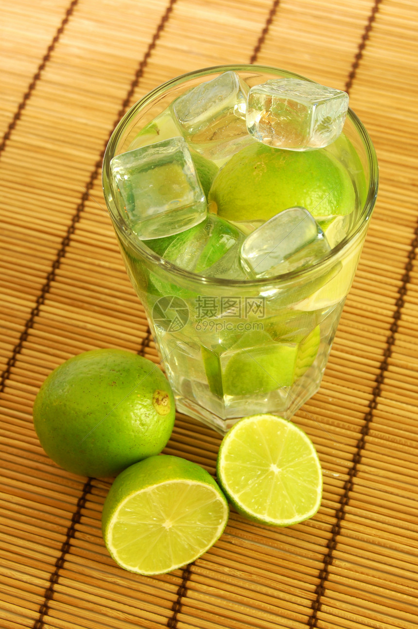 和复制空间立方体饮料玻璃生活酒精水果柠檬苏打派对薄荷图片