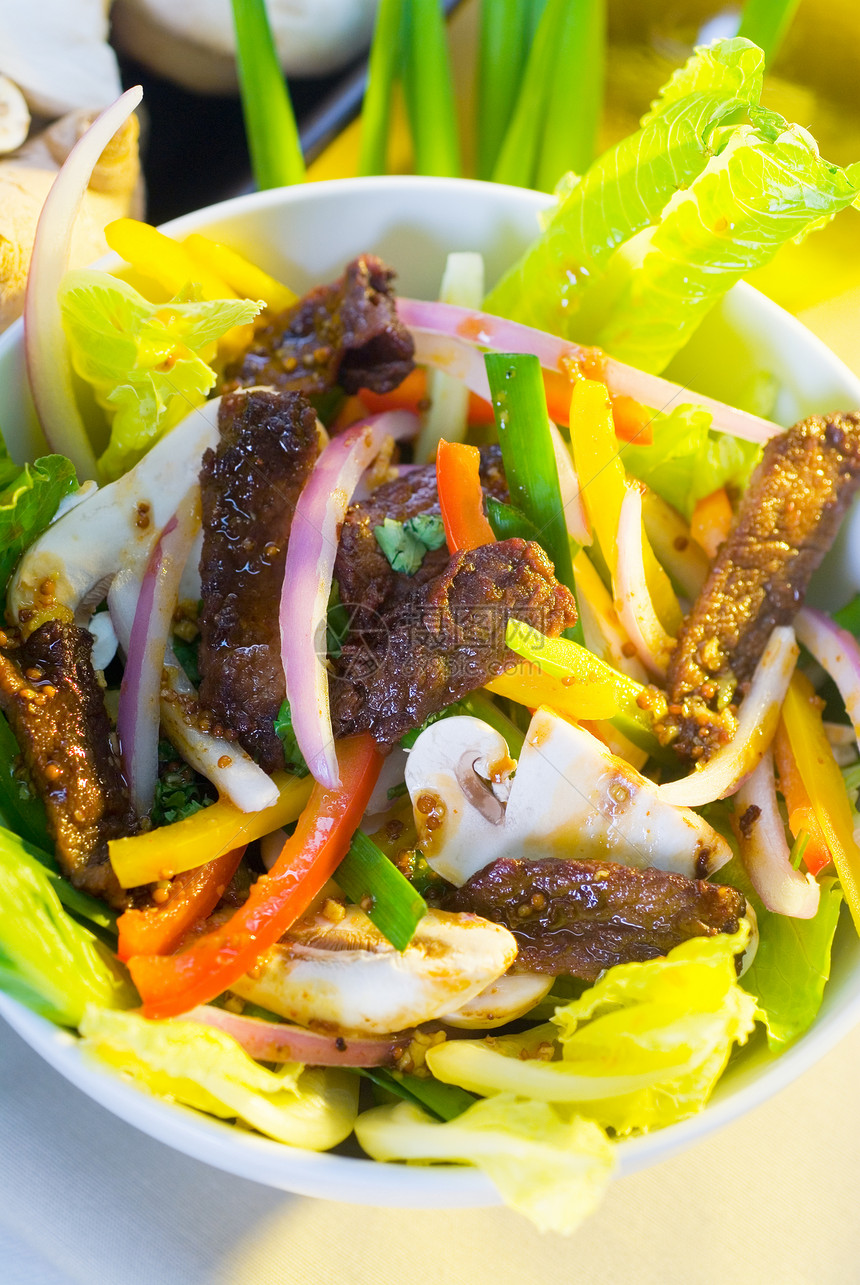 Thai 色拉沙拉洋葱草药蔬菜胡椒食物环境餐厅树叶黄瓜午餐图片