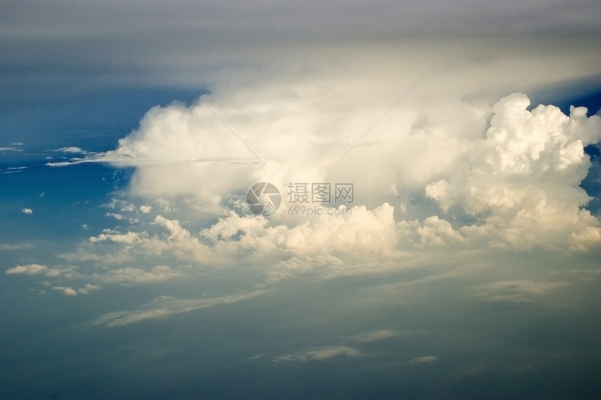 云层天空  空中视图白色航班天堂天线地平线蓝色窗户飞行图片