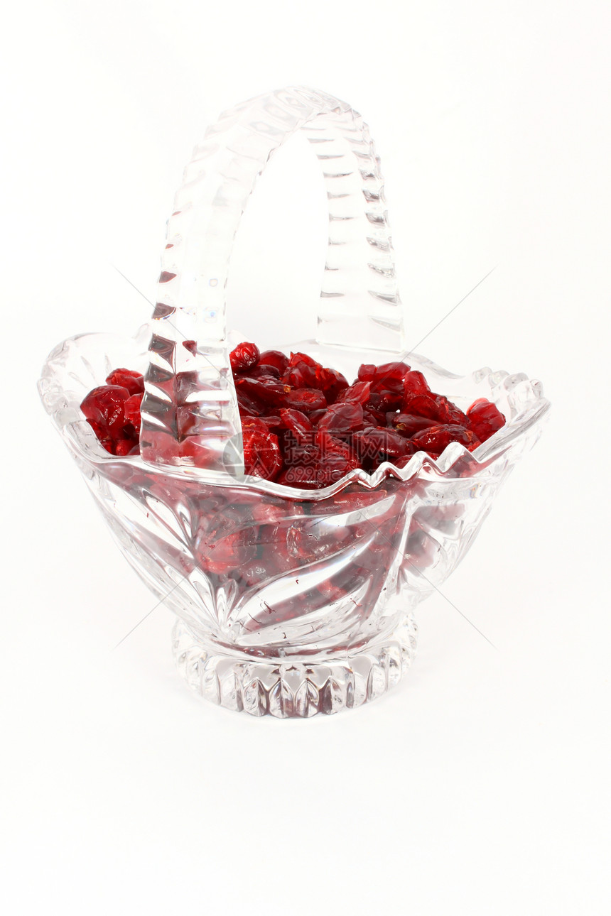 装满一篮干红莓的玻璃杯篮子浆果食物营养维生素红色甜点水果矿物饮食玻璃图片