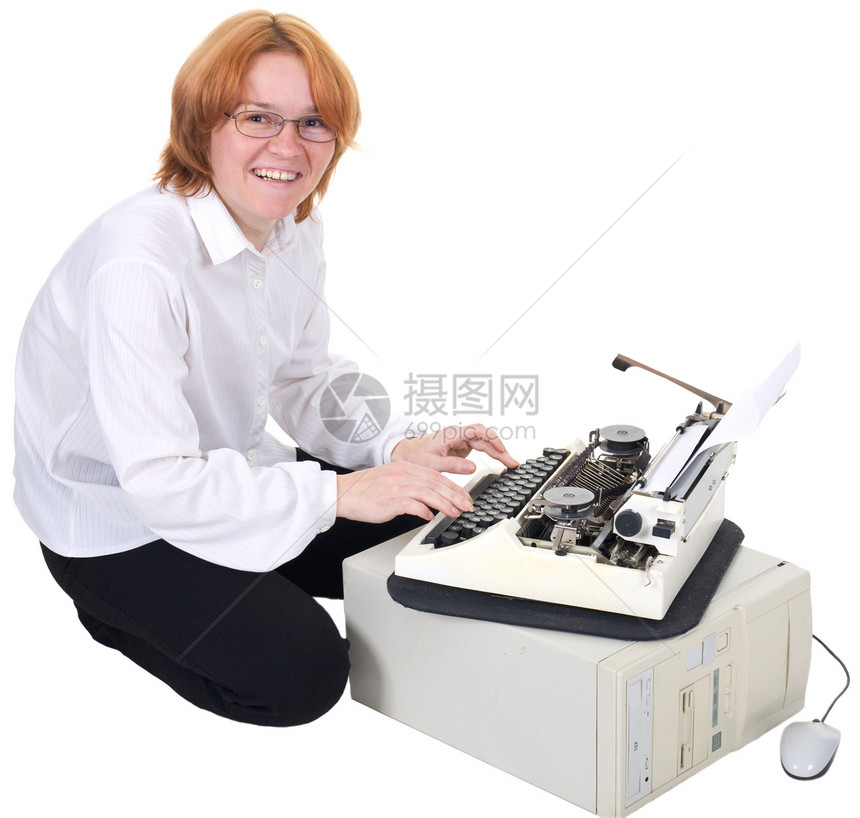 女孩在打字机上打印电脑秘书商业黑色姿势白色工作女士女性办公室图片