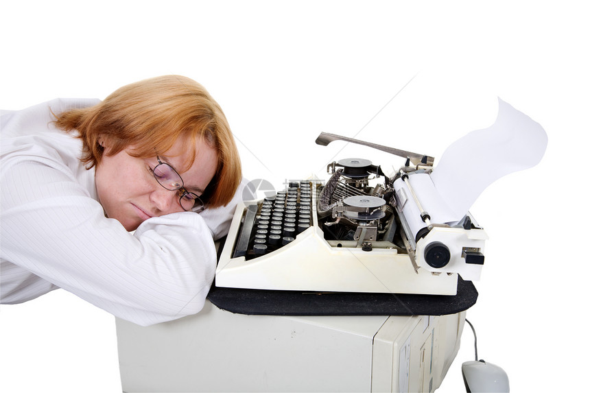妇女在工作场所与打字机一起睡觉图片