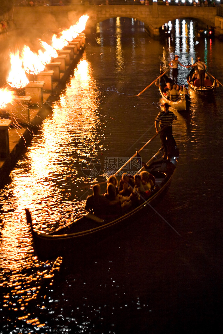 Gondolas 夜间Gondolas图片