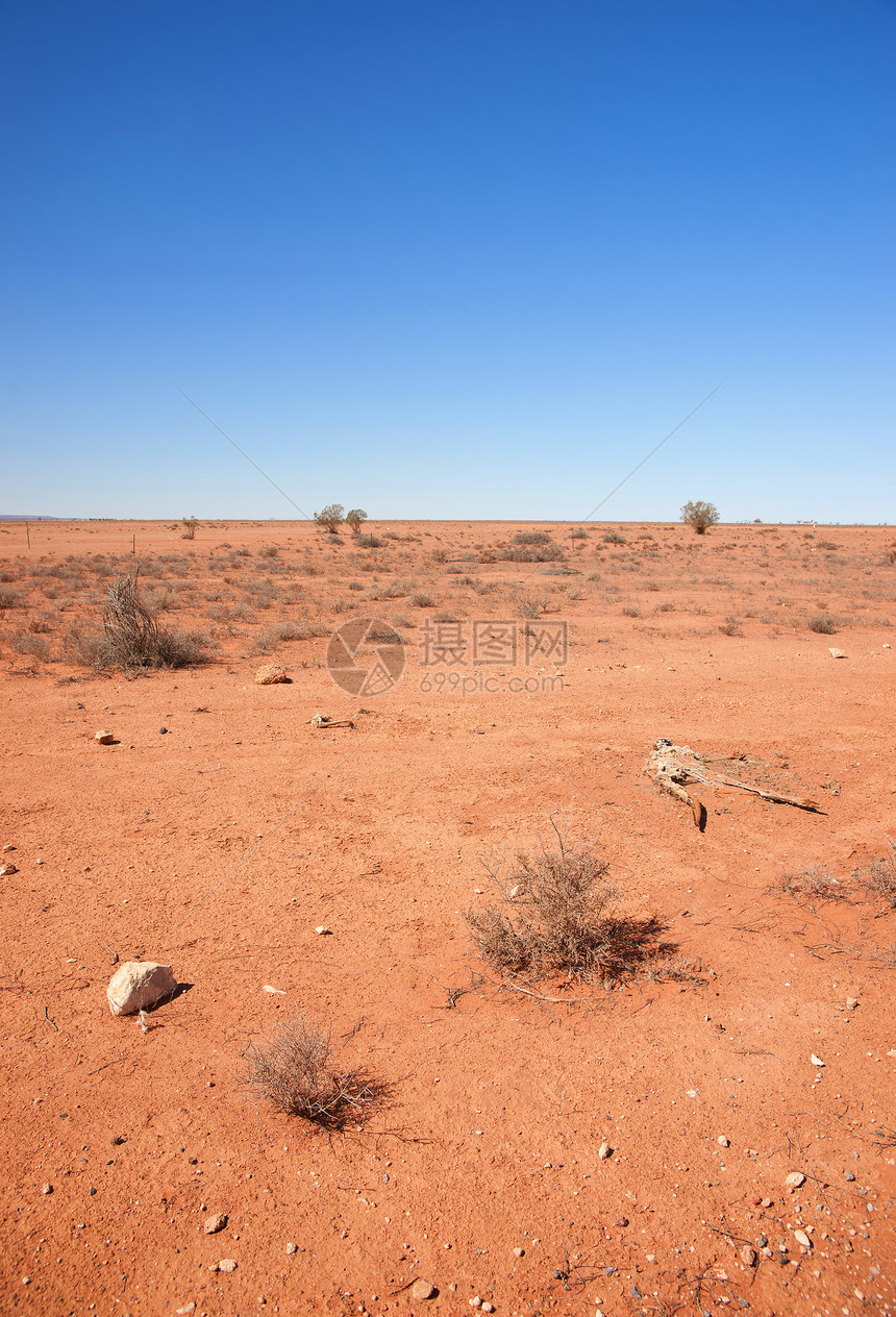 澳洲红色沙漠干旱风景图片