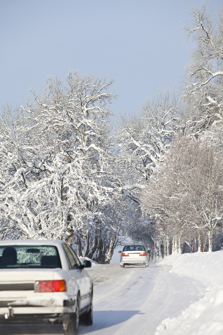 冬季路上的汽车车轮健康状况车道下雪行动风景事故季节危险旅行图片