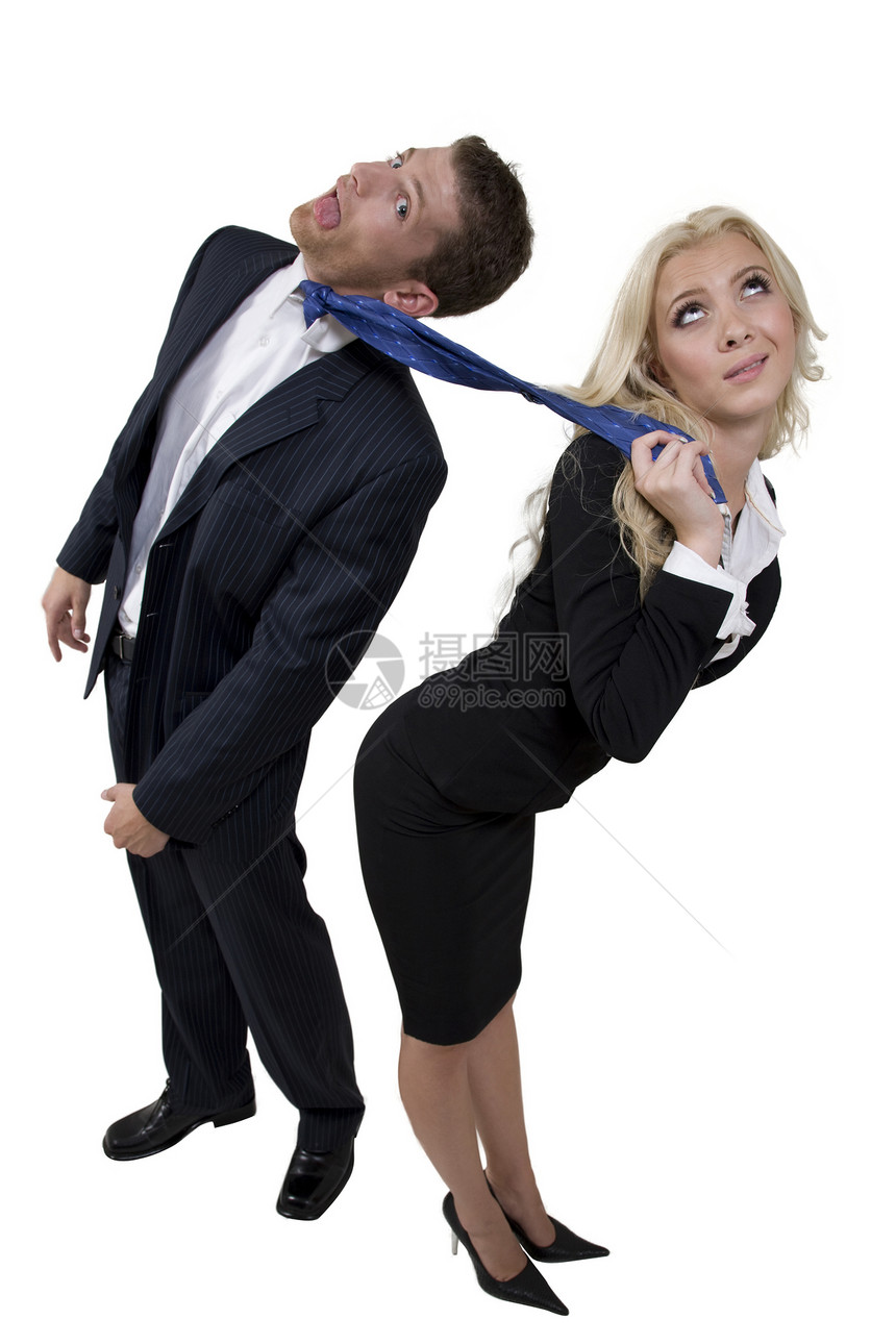 妇女拉着商务人士的领带图片
