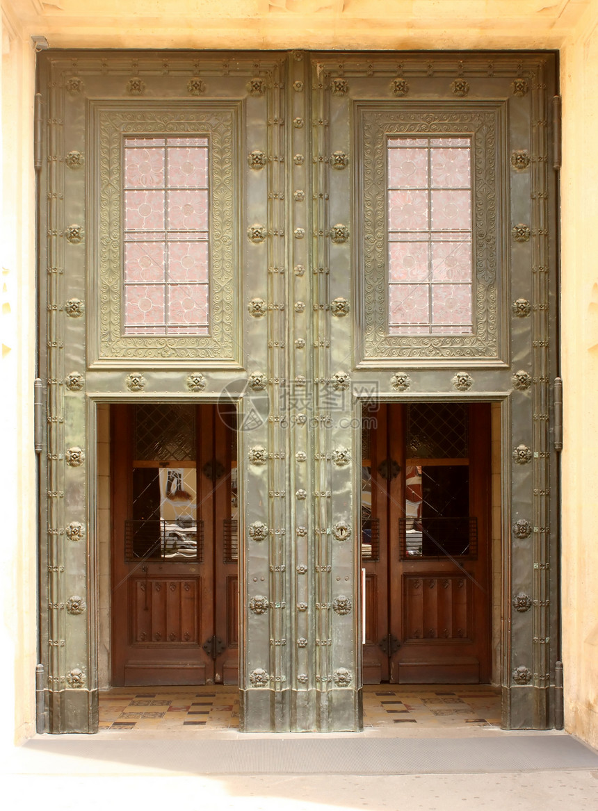 大教堂主入口门图片