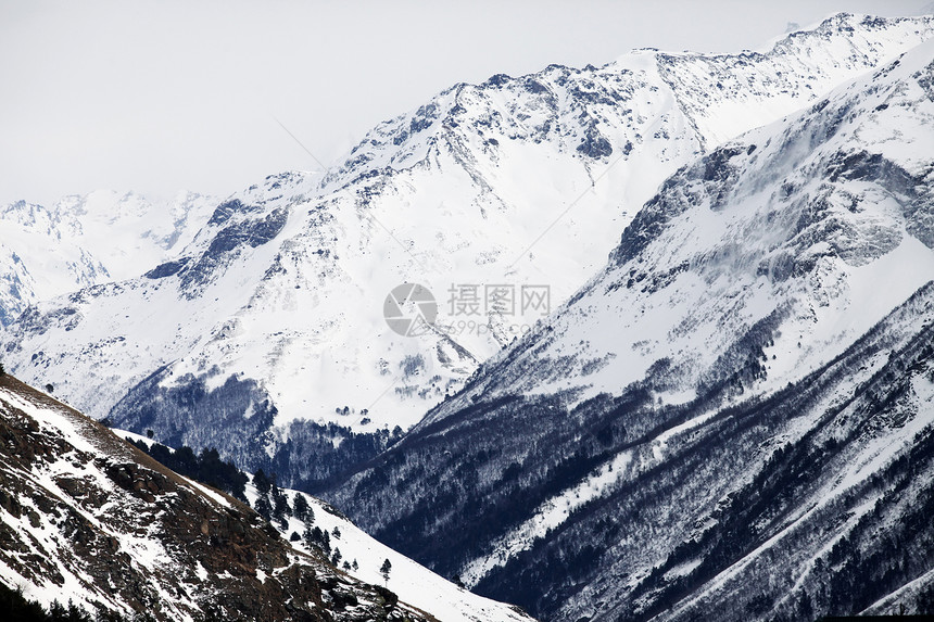 山丘和雪雪天空冻结旅行蓝色旅游冰川闲暇太阳山峰晴天图片
