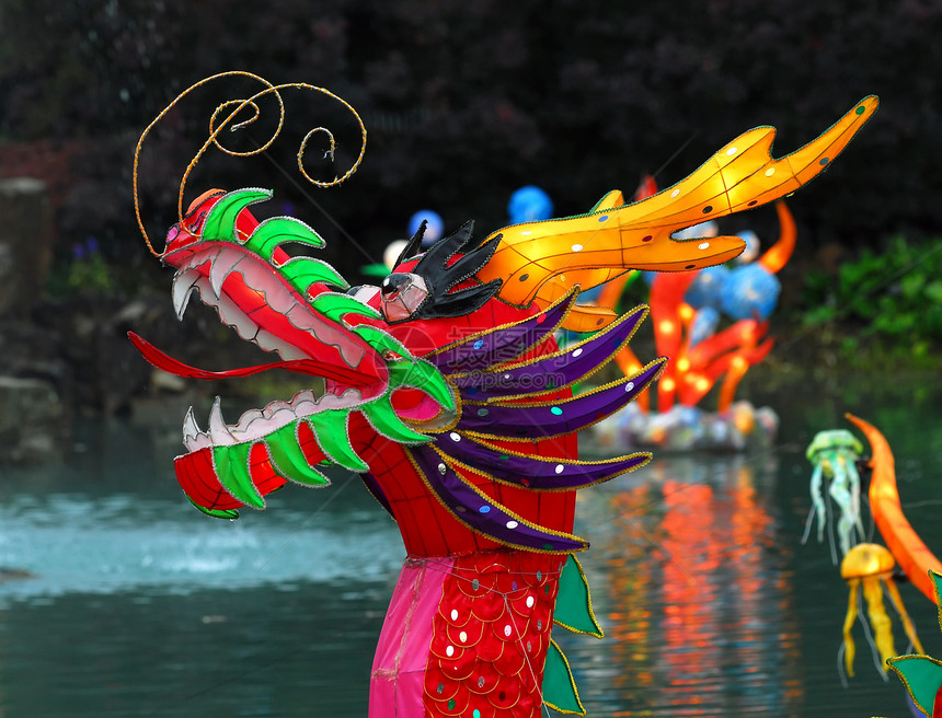 中国龙 彩色节日橙子神话宗教遗迹历史性红色面具绿色文化图片
