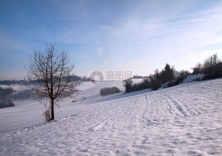 下雪景旅行踪迹场景乡村途径暴风雪小路路线场地蓝色图片