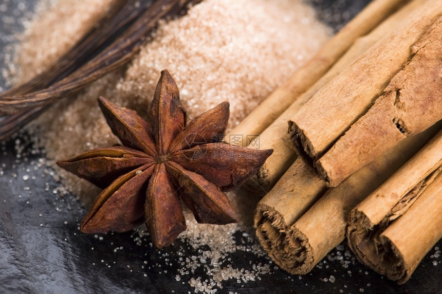 含棕色糖的芳香香调味品香料制作者食物味道草本植物粮食星星芳香香气活力图片