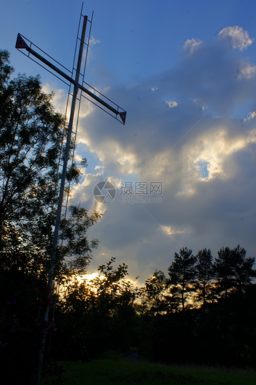 克罗西肯科太阳天空天气蓝色美丽风景多云绿色图片