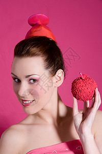 细吃 吃个苹果吧黑发女性幸福女性化粉色微笑女士背景图片