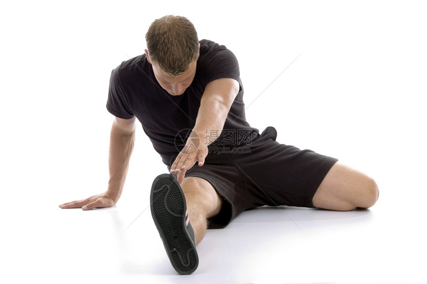 男人在伸展他的双腿健美青年衣服锻炼数字手臂成人姿势男性水平图片