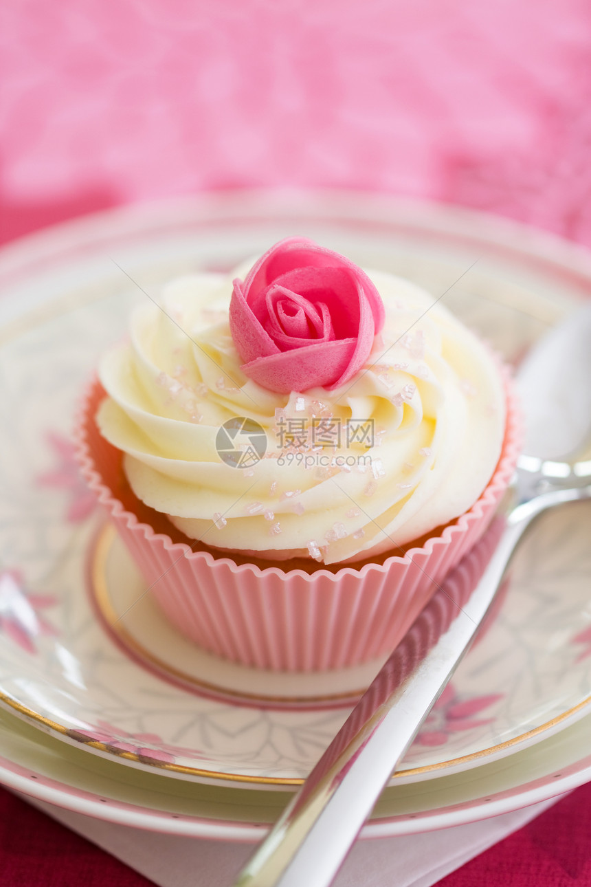 玫瑰蛋糕桌布磨砂烘烤奶油图案家庭饮食玫瑰蛋糕小吃图片