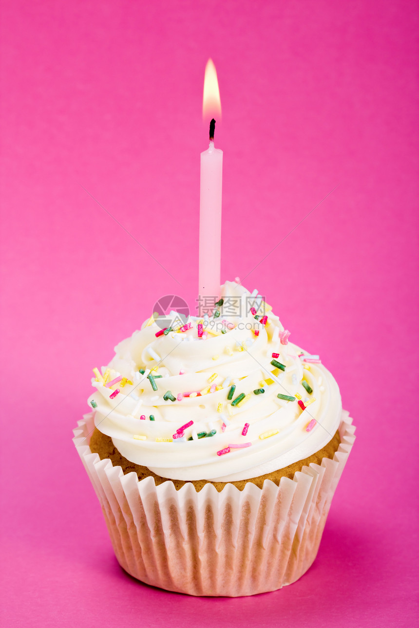 生日蛋糕蛋糕小吃烘焙食物奶油蜡烛点燃漩涡小雨烘烤甜点图片