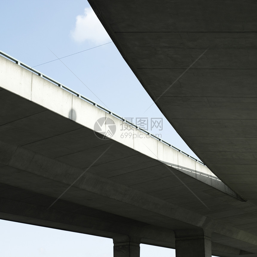 混水泥高速公路正方形水泥工程旅行天空蓝色车道建筑学框架图片