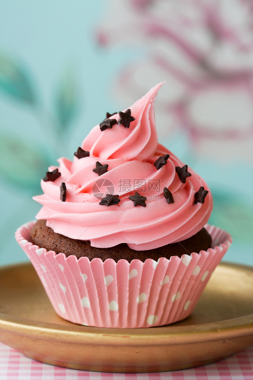 纸杯蛋糕奶油巧克力童话粉色烘焙盘子小雨蛋糕饮食小吃图片