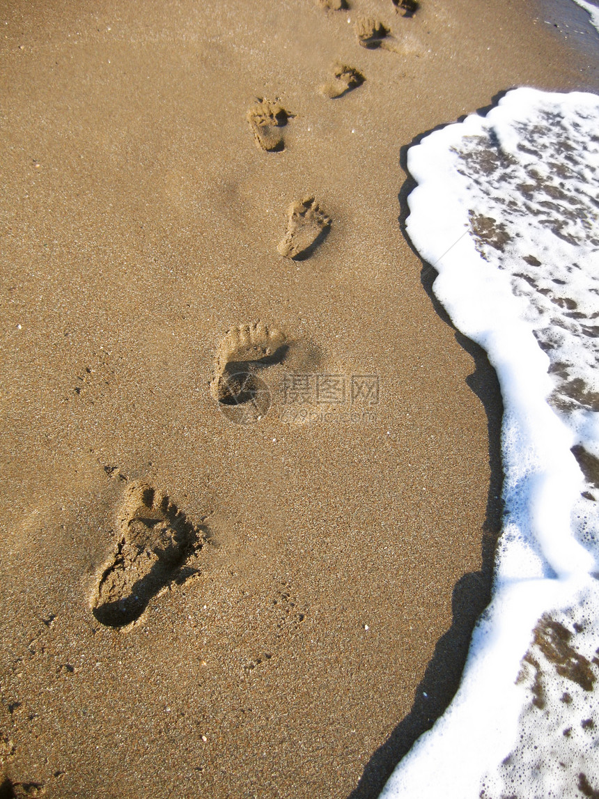 脚印脚步海滨天空海洋海浪通道白色路线赤脚脚步声图片