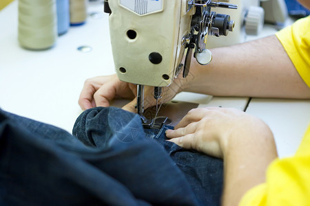 做缝纫机别针修理制造厂裙子接缝物品细绳工具缝纫材料高清图片