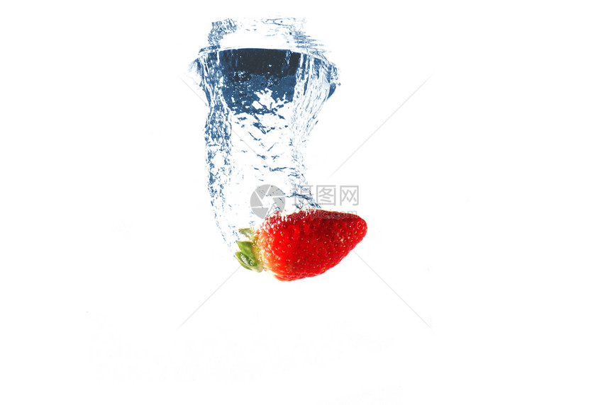 水中含甘露的果实飞溅蓝色溪流空气水果糖果饮食红色健康行动图片