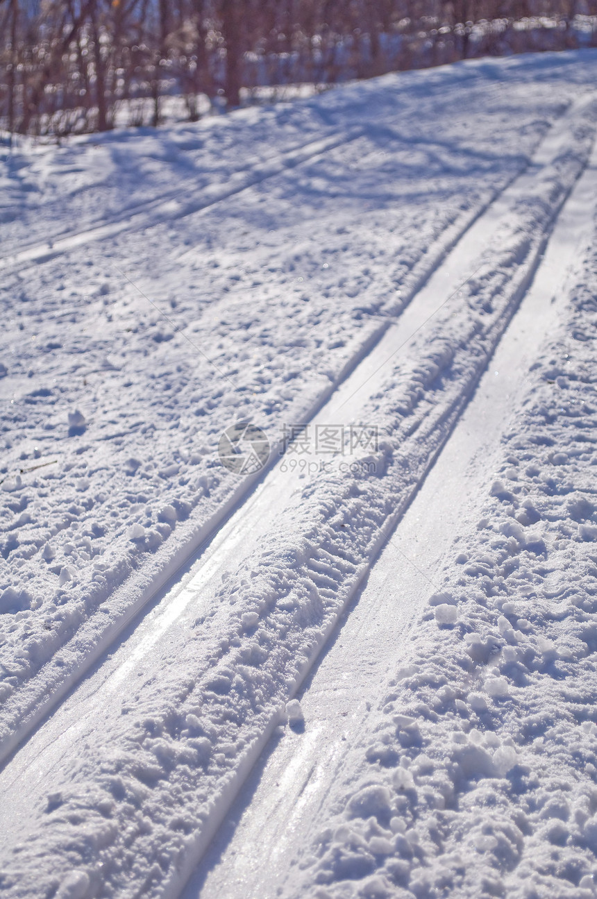 积雪中的轨迹天气白色季节图片