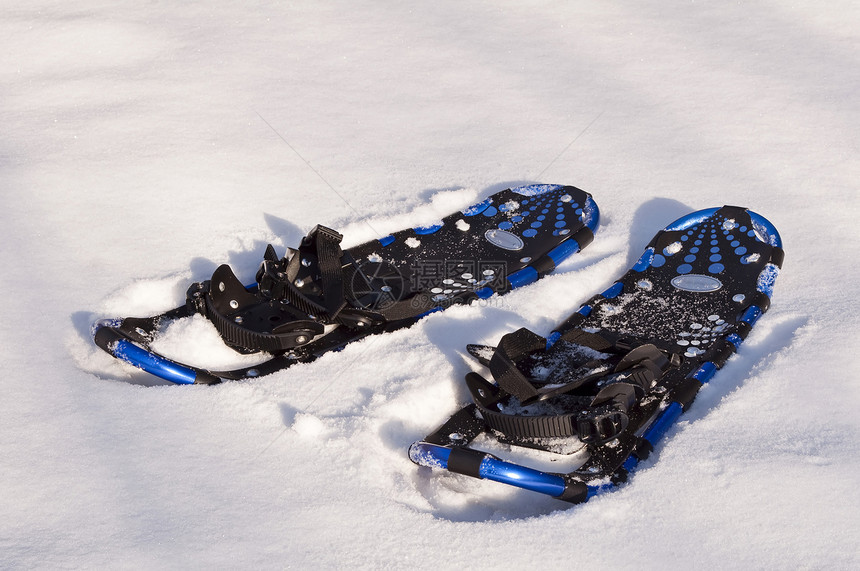 雪地电流齿轮活动探索季节鞋类运动图片