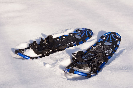 雪地电流齿轮活动探索季节鞋类运动背景图片