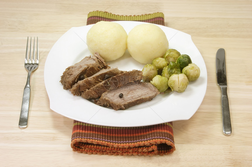 烤牛肉肉汁牛肉晚餐饺子午餐蔬菜盘子主菜烹饪红肉图片