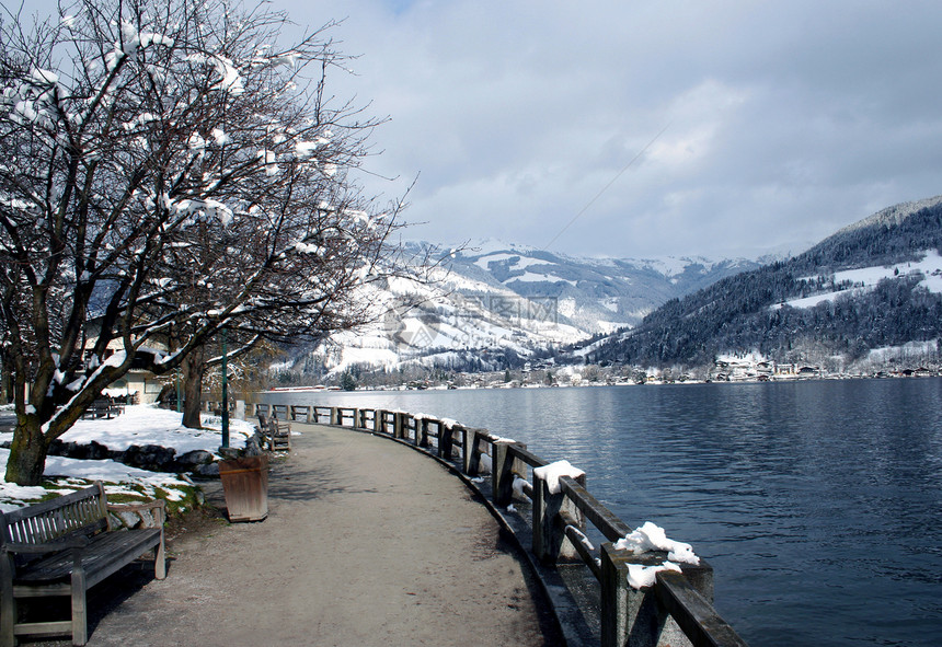 冬季阿尔卑斯湖图片