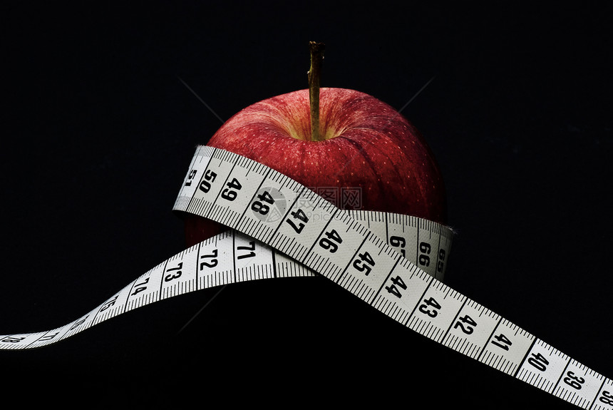 带有测量磁带的红苹果黑色食物损失红色小吃饮食重量营养图片