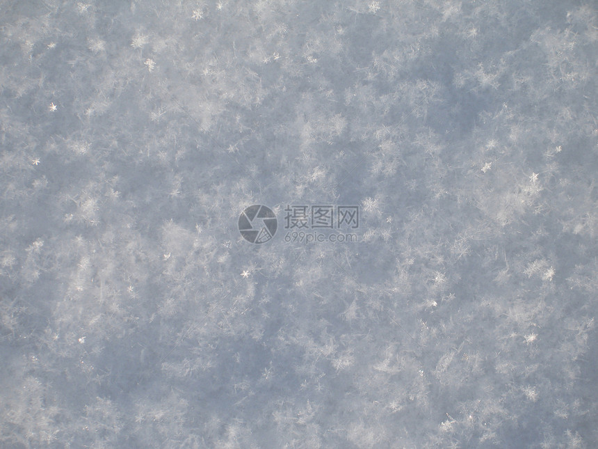 雪雪片阴影蓝色白色反光银行毯子地面粉末图片