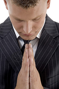 祈祷的青年商务人士高清图片