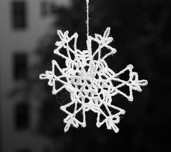 雪花纺织品黑与白手工圣诞季节白色工艺饰品针织背景图片