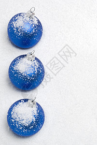 圣诞球白色蓝色装饰品背景图片