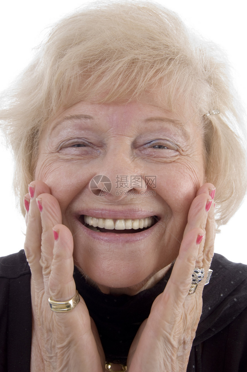 面带微笑的老妇人的肖像图片