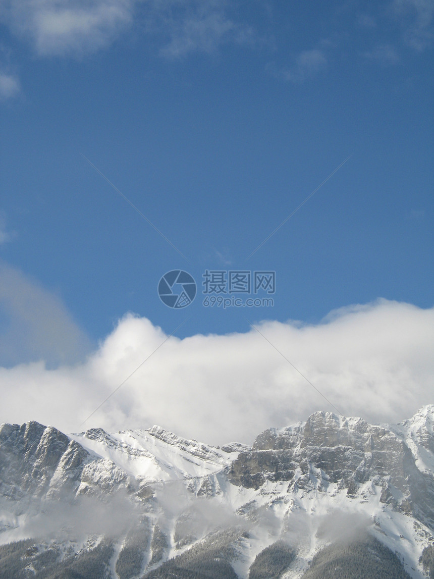 岩石山顶视图山峰山脉蓝色天空图片