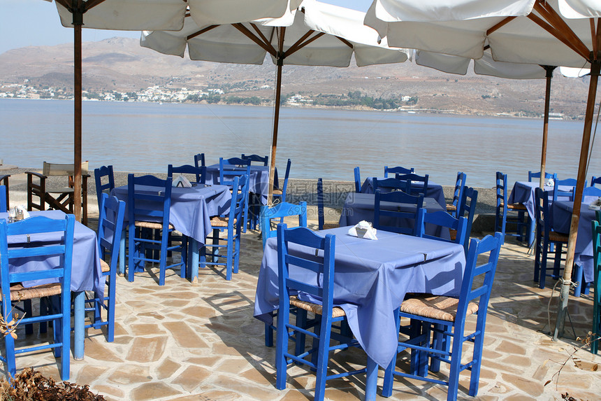 塔维纳阳光晴天食物座位假期海岸场景椅子桌子酒馆图片