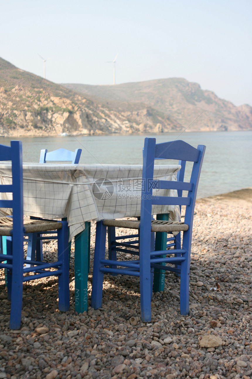 蓝椅岛屿桌子海洋椅子海岸阳光旅行酒馆晴天蓝色图片