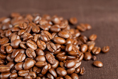 深咖啡豆背景图片