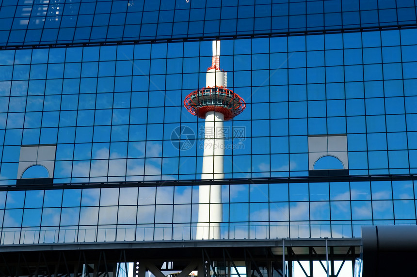 日本京都塔高楼大都市摩天大楼蓝色天空中心地标车站建筑市中心图片