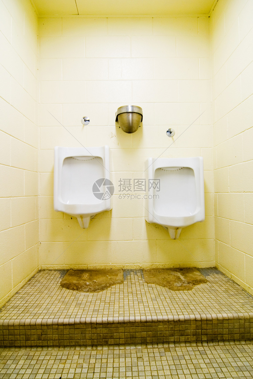 公共住宅区小便池浴室民众厕所私人安慰男性白色男人壁橱图片