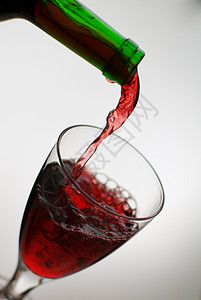 香彩酒红色泡沫飞溅绿色服务液体品酒酒精玻璃瓶子背景图片