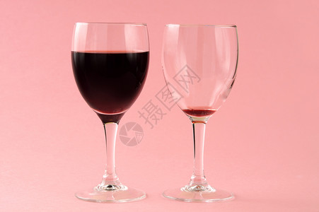 两个红葡萄酒杯玻璃粉色红色夫妻背景图片