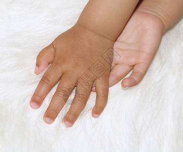 小手地毯婴儿儿童孩子白色背景图片