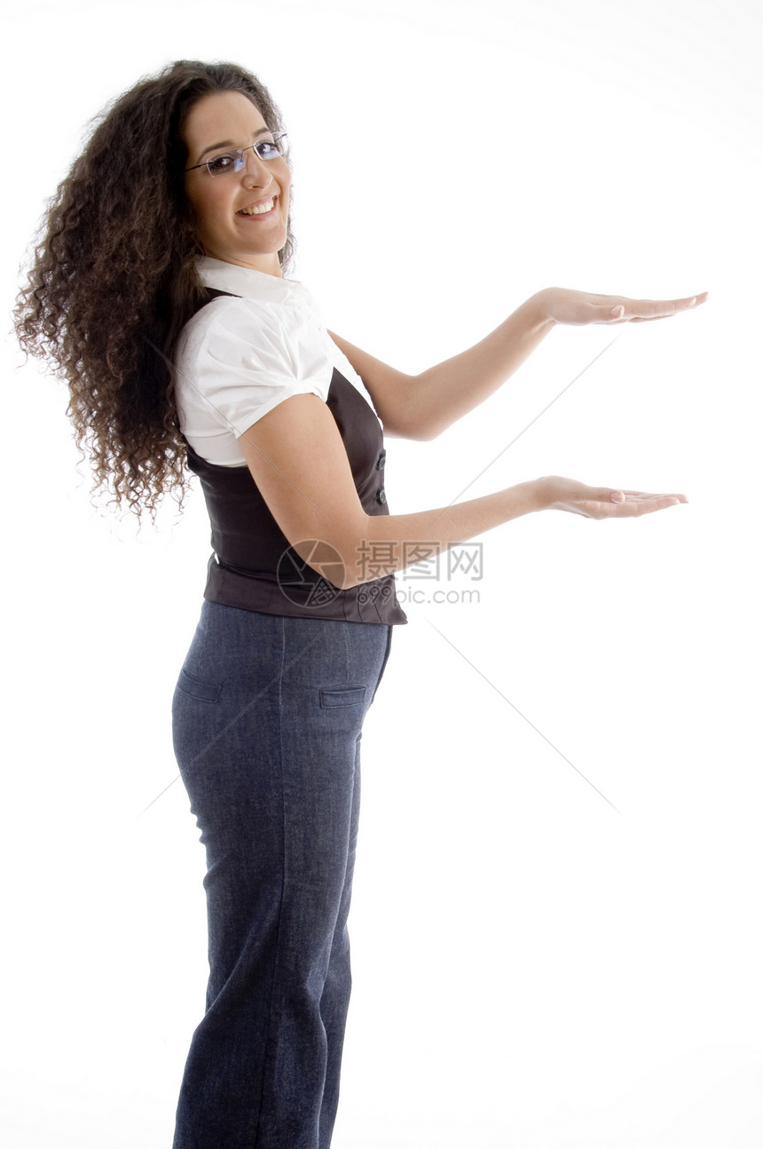 年轻女子装作手握手姿势的手势图片