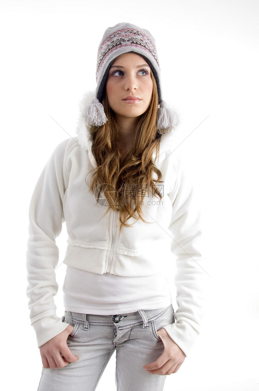 女性在冬季时穿着图片