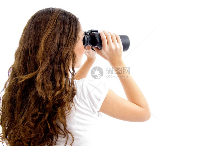 少女通过望远镜看望着女孩图片