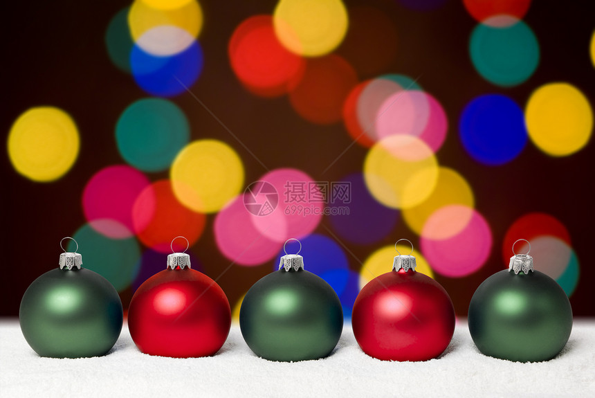 圣诞球绿色团体红色辉光微光装饰品白色图片